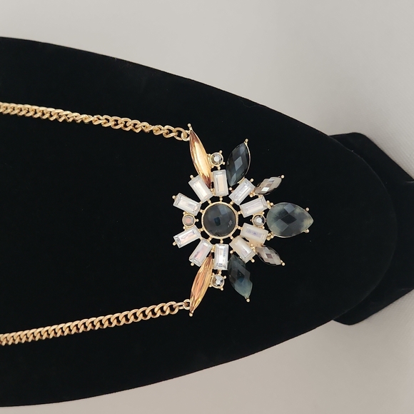 Vintage Statement Necklace - Faceted Stones on a Gold-Toned Chain - Picture 4 of 5